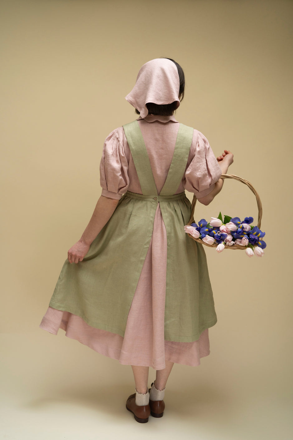 Pinafore Types Linen Pinafores – LittleWomenAtelier