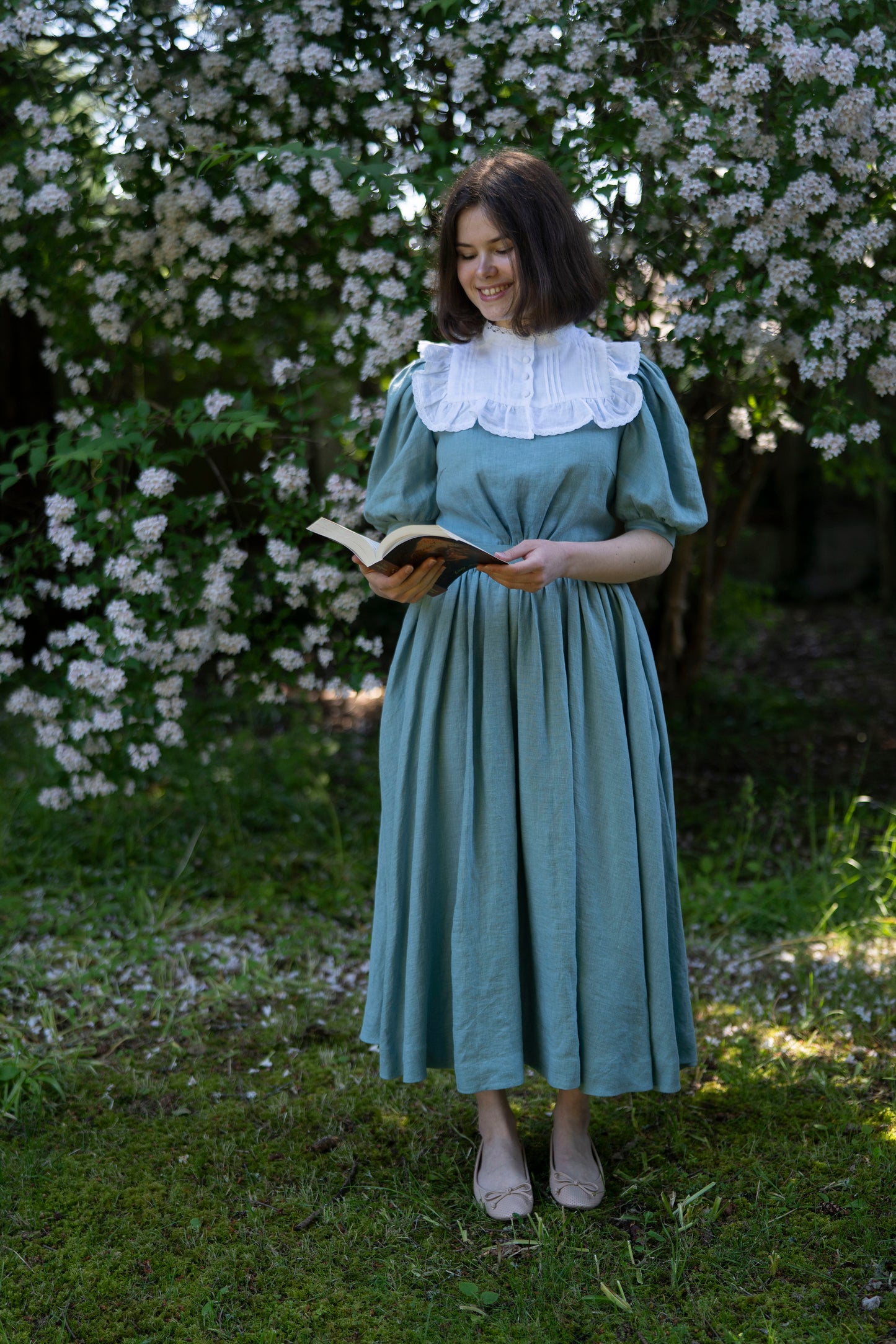 Romantic Collar with Ruffles and Lace Trim