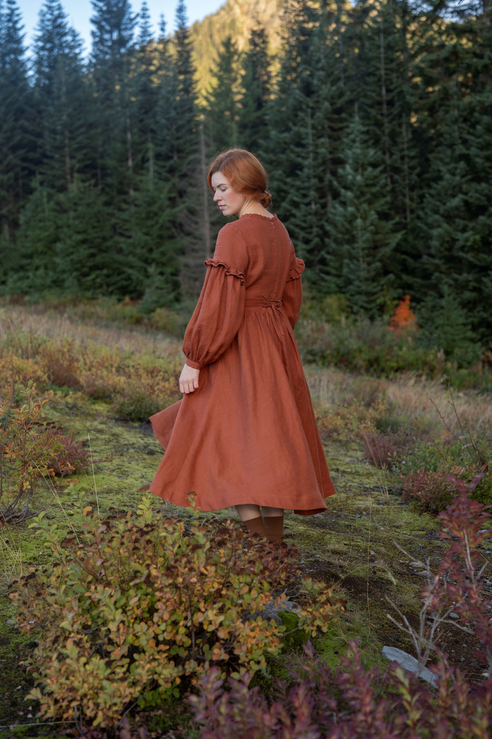 Ella linen dress in rust for women with long sleeves. New collection of Little Women Atelier and UnderATinRoof. New linen clothes, linen vests, boustiers, dresses, chemise.
Kayla Lobermeier and Jill Haupt of @underatinroof