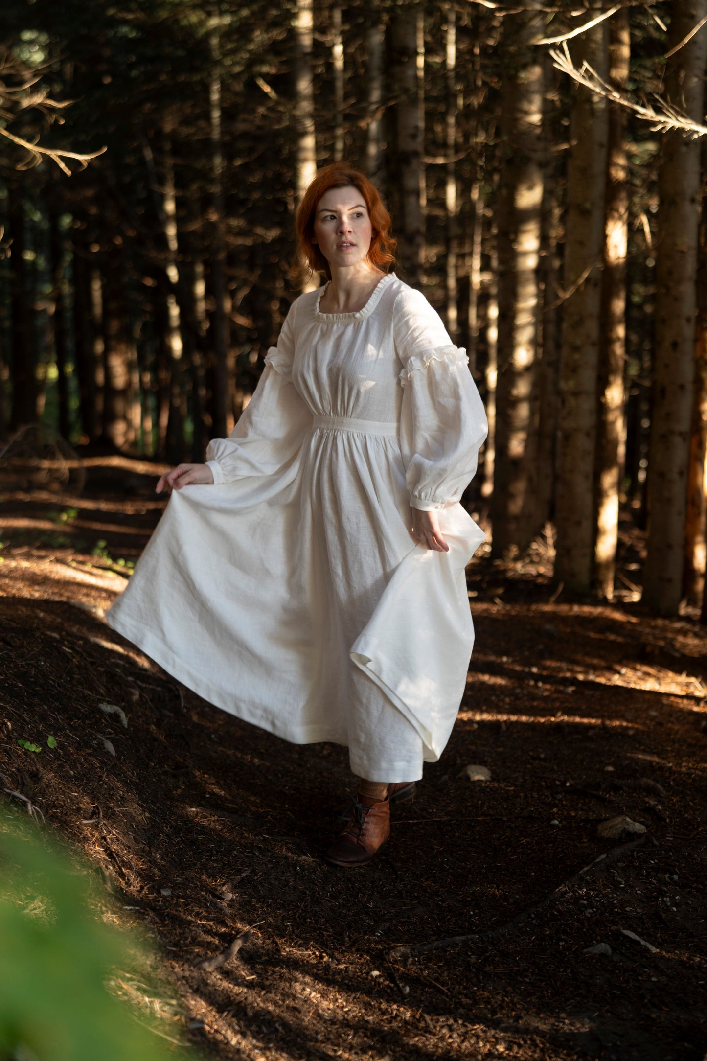 Ella linen dress in white
- Fabric: 100% medium weight linen (190 g), Oeko-Tex Standard 100 certified
- Ruffled neckline
- Puffed sleeves
- Flared skirt
- Rear zip fastening
- Lacing on the back
- 2 side seam pockets
- Midi length