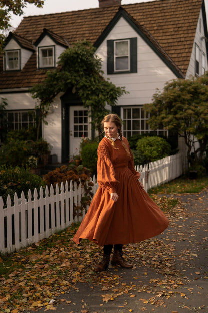 The Beth’23 linen Dress with long sleeves