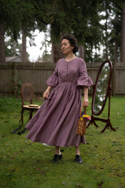 The Meg’23 linen Dress with short sleeves and petticoat