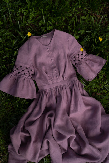 The Meg’23 linen Dress with short sleeves and petticoat