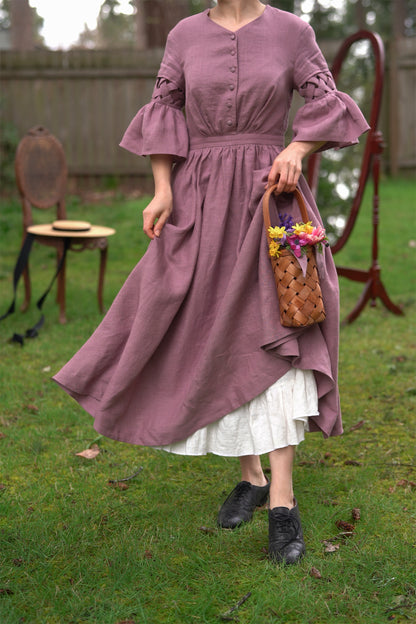 The Meg’23 linen Dress with short sleeves and petticoat